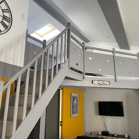 Chez Tony Et Laurie Apartment Montbrun-des-Corbieres Bagian luar foto